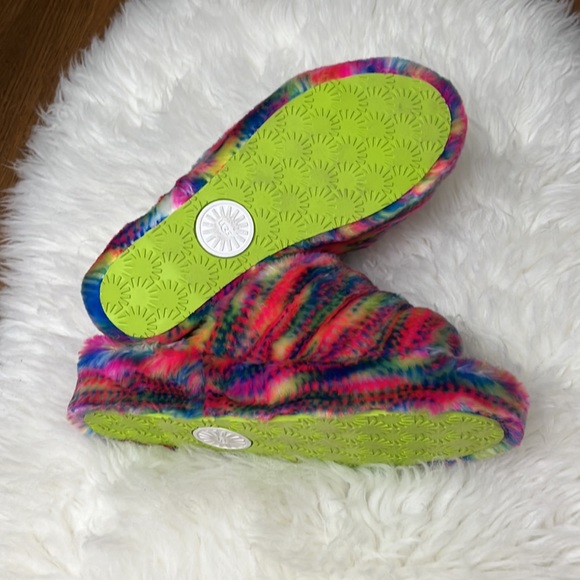 ✨ MAKE OFFER ✨ UGG FLUFF YEAH SLIDES - Picture 5 of 6